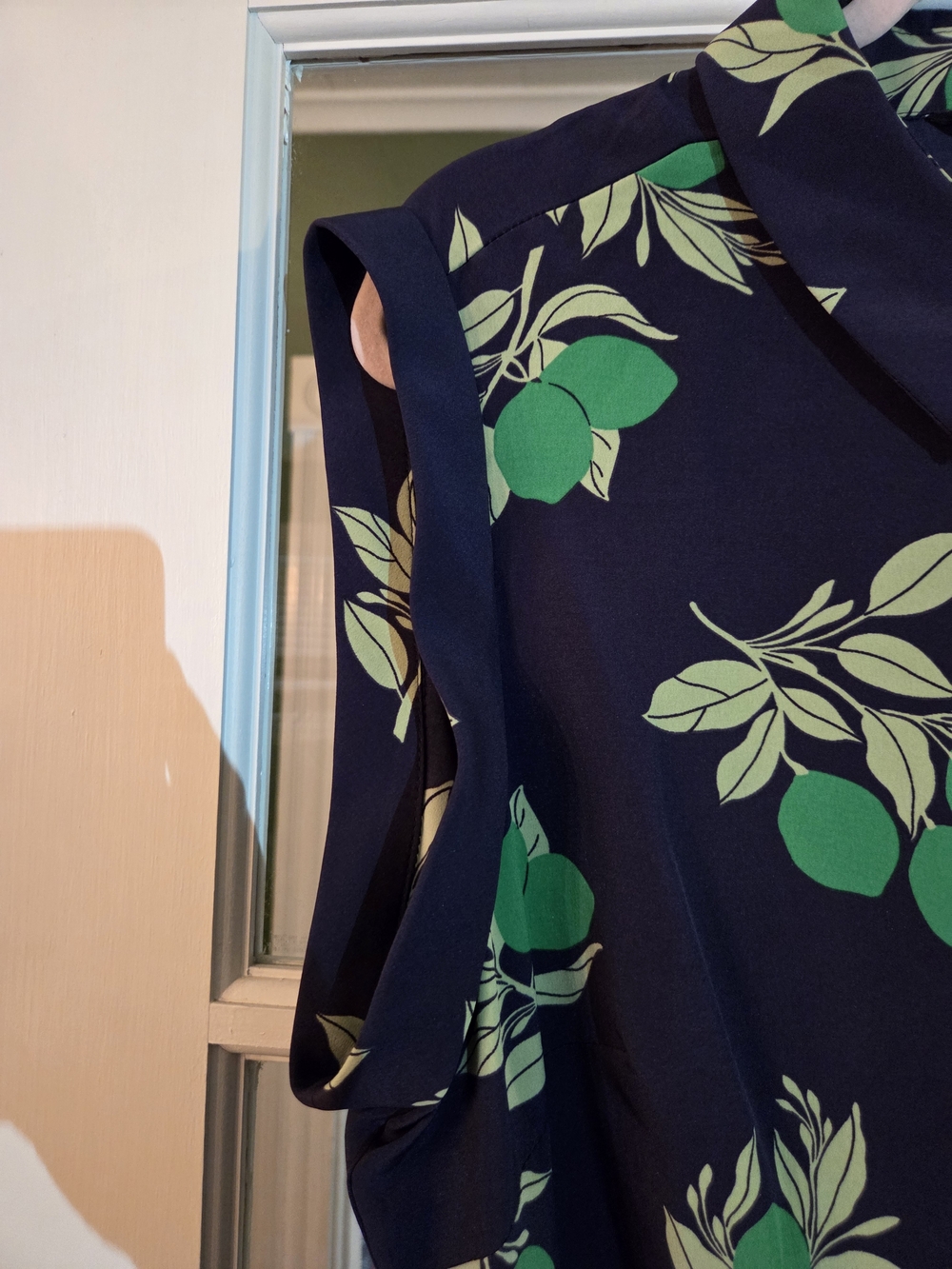 Maggy London Sleeveless Navy Dress with Green Floral Print - Size 16 - Picture 8 of 10